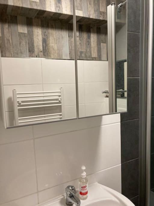 Toll Apartment Am Rhein Netflix Internet 1000 Mbits, Free Parking Duisburg Buitenkant foto