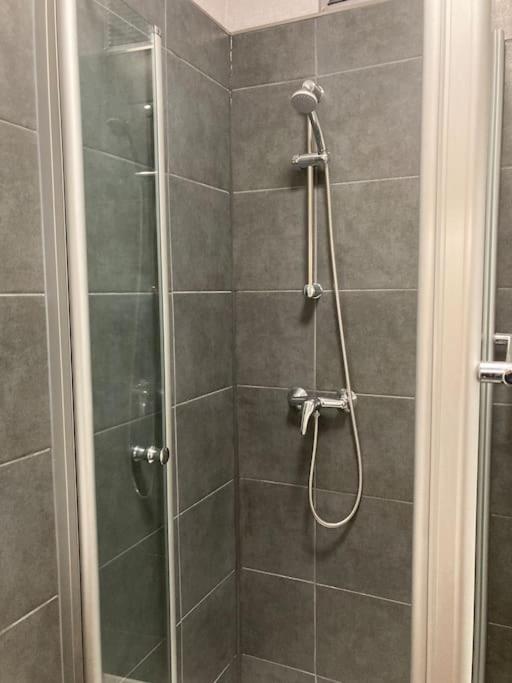 Toll Apartment Am Rhein Netflix Internet 1000 Mbits, Free Parking Duisburg Buitenkant foto